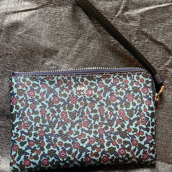 Coach Handbags - Coach Ranch Floral Print Wristlet NWOT